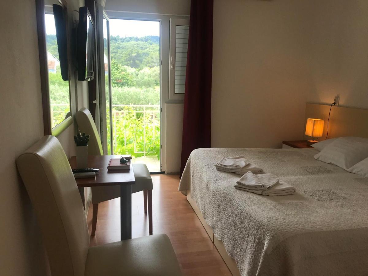 Spacious Bedroom For Two With Pool View - Pansion Hajduk Корчула Екстер'єр фото